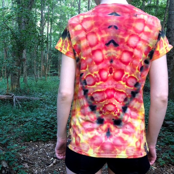 DyeEveryDay Tops - tie dye: "Lava and Fire V"